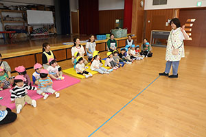 ホールでボール遊び　ひよこ・あひる・ぺんぎん