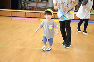 ホールでボール遊び　ひよこ・あひる・ぺんぎん