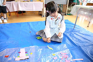 大きなポリ袋風船　楽しかったね　ばら・すみれ