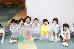 大きなポリ袋風船　楽しかったね　ばら・すみれ