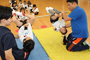 体操教室　鉄棒　　D