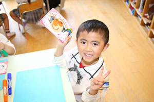 母の日の制作と泥んこ遊び　さくら