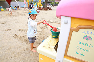母の日の制作と泥んこ遊び　さくら