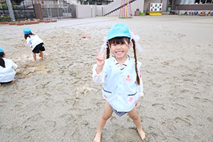 母の日の制作と泥んこ遊び　さくら