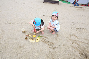 母の日の制作と泥んこ遊び　さくら