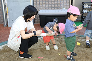 砂場で遊びました　ひよこ　ぺんぎん
