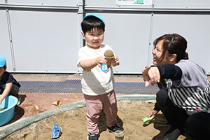砂場で遊びました　ひよこ　ぺんぎん