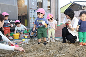 砂場で遊びました　ひよこ　ぺんぎん
