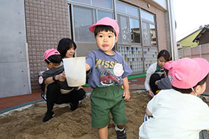 砂場で遊びました　ひよこ　ぺんぎん