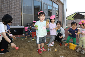 砂場で遊びました　ひよこ　ぺんぎん
