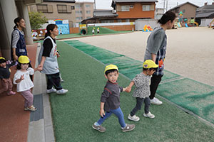 こいのぼりと記念撮影　ひよこ・あひる・ぺんぎん