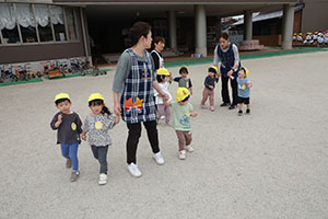 こいのぼりと記念撮影　ひよこ・あひる・ぺんぎん