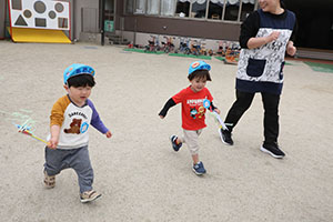 こいのぼりと記念撮影　ひよこ・あひる・ぺんぎん