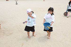 砂場で遊びました　　たんぽぽ