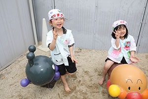 砂場で遊びました　　たんぽぽ