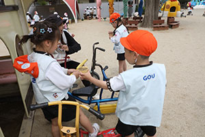 元気いっぱい園庭遊び！　　E　　