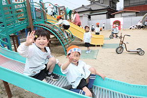 元気いっぱい園庭遊び！　　E　　