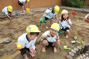 泥んこ遊び　ばら・ひまわり