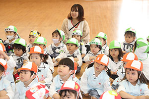 4月生まれのお誕生会　「幼稚園劇」　年少組・ひよこ・あひる・ぺんぎん