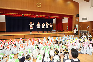 4月生まれのお誕生会　「幼稚園劇」　年少組・ひよこ・あひる・ぺんぎん