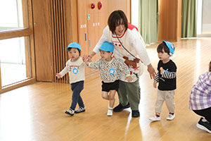 4月生まれのお誕生会　「幼稚園劇」　年少組・ひよこ・あひる・ぺんぎん