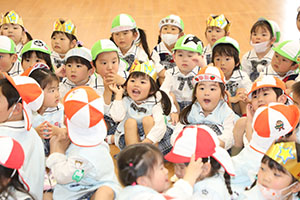 4月生まれのお誕生会　「幼稚園劇」　年少組・ひよこ・あひる・ぺんぎん