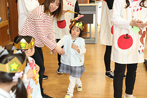 4月生まれのお誕生会　「幼稚園劇」　年少組・ひよこ・あひる・ぺんぎん