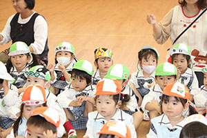 4月生まれのお誕生会　「幼稚園劇」　年少組・ひよこ・あひる・ぺんぎん