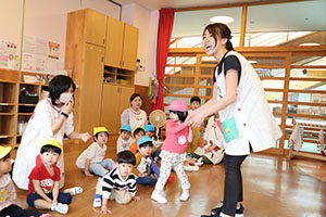 4月生まれのお誕生会　「幼稚園劇」　年少組・ひよこ・あひる・ぺんぎん