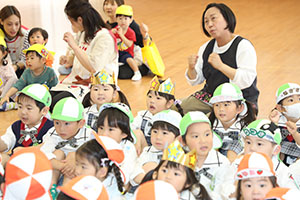 4月生まれのお誕生会　「幼稚園劇」　年少組・ひよこ・あひる・ぺんぎん