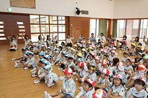 4月生まれのお誕生会　「幼稚園劇」　年少組・ひよこ・あひる・ぺんぎん