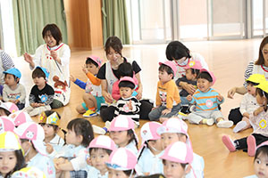 4月生まれのお誕生会　「幼稚園劇」　年少組・ひよこ・あひる・ぺんぎん