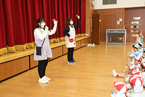 4月生まれのお誕生会　「幼稚園劇」　年少組・ひよこ・あひる・ぺんぎん