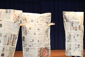 4月生まれのお誕生会　「新聞の中身はだぁれだ」　年中組