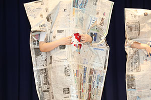 4月生まれのお誕生会　「新聞の中身はだぁれだ」　年中組