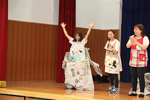 4月生まれのお誕生会　「新聞の中身はだぁれだ」　年中組
