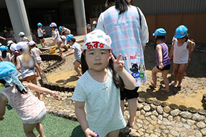ジャブジャブ池で水遊び！　たんぽぽ・さくら