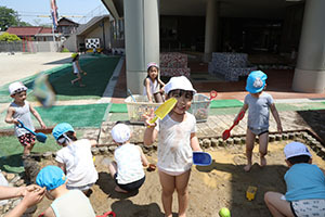 ジャブジャブ池で水遊び！　たんぽぽ・さくら
