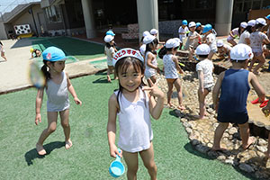 ジャブジャブ池で水遊び！　たんぽぽ・さくら