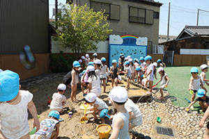 ジャブジャブ池で水遊び！　たんぽぽ・さくら