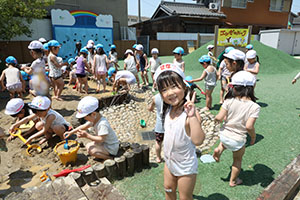 ジャブジャブ池で水遊び！　たんぽぽ・さくら