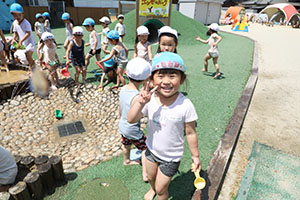 ジャブジャブ池で水遊び！　たんぽぽ・さくら