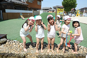 ジャブジャブ池で水遊び！　たんぽぽ・さくら