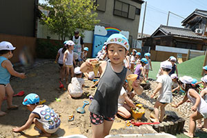 ジャブジャブ池で水遊び！　たんぽぽ・さくら