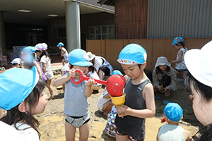 ジャブジャブ池で水遊び！　たんぽぽ・さくら