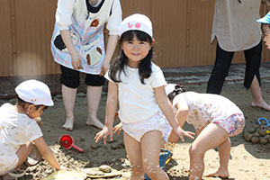 ジャブジャブ池で水遊び！　たんぽぽ・さくら