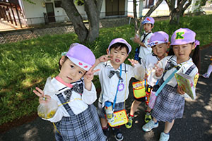 お散歩にでかけました　ばら・すみれ