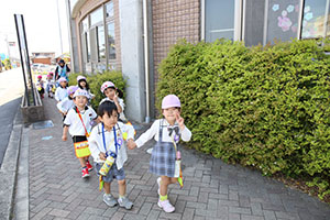 お散歩にでかけました　ばら・すみれ