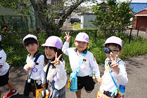 お散歩にでかけました　ばら・すみれ