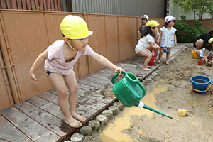 泥んこ遊び　たんぽぽ・ひまわり